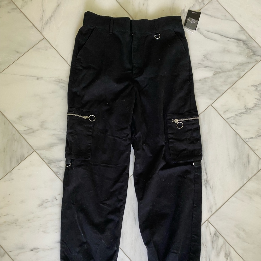Zippered cargo pants